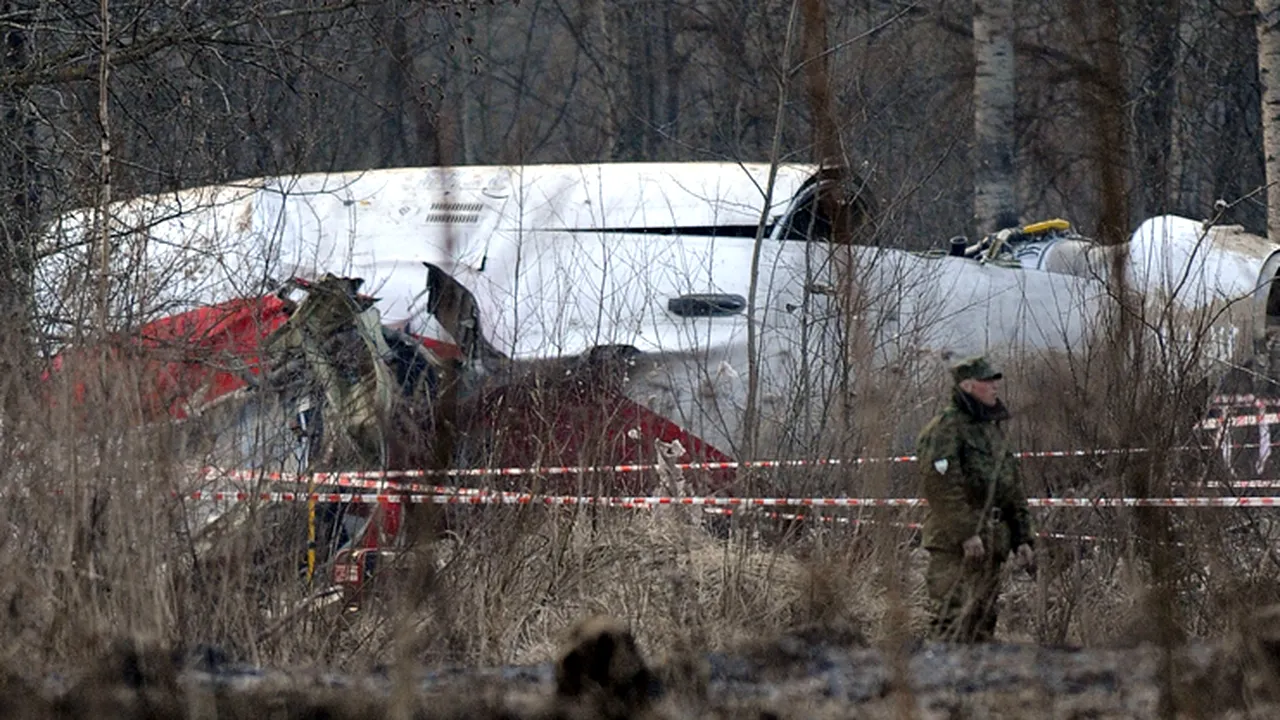 Parchetul polonez dezminte descoperirea unor urme de explozibil pe avionul prezidențial  prăbușit la SMOLENSK. 