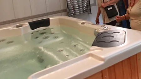 Rețelele subterane care-ți fac rost de o casă de la stat. TREI ȘMECHERII prin care chiriașii de lux își păstrează locuințele. EXCLUSIV