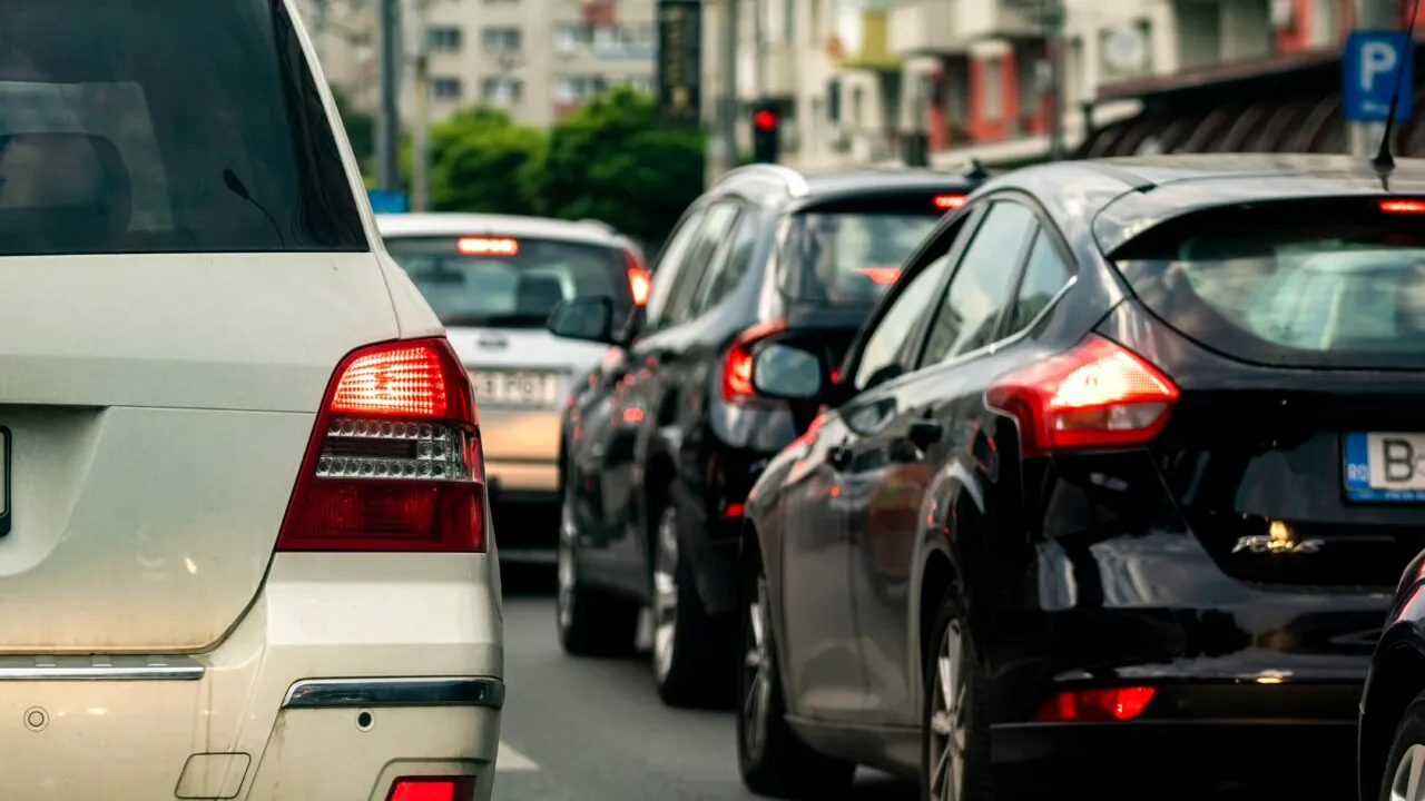 Aproape jumătate de milion de români rămân fără carnet de conducere în curând. Avertismentele și recomandările DRPCIV