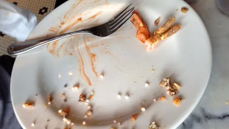 Ce a găsit o americancă în prânzul comandat la un restaurant. 