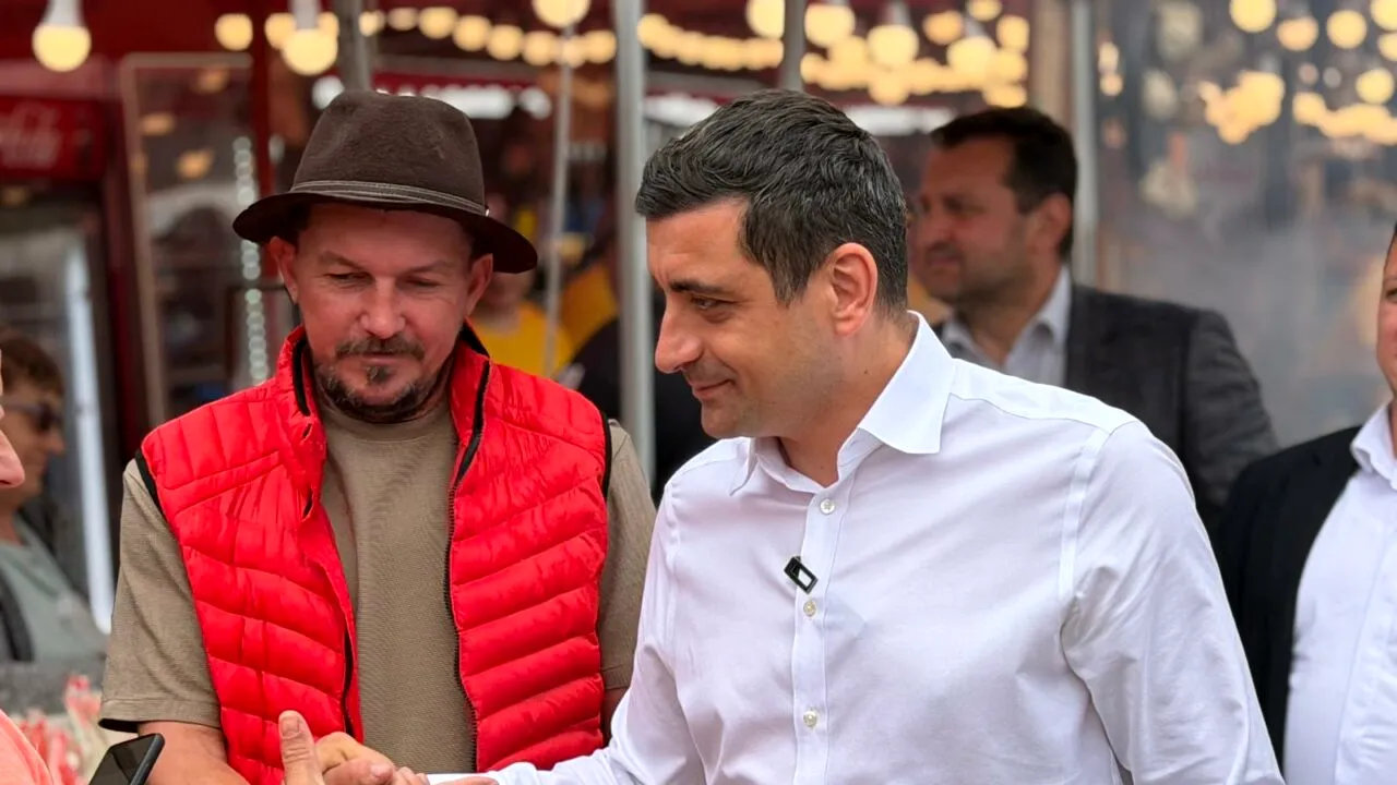 George Simion, prezent în mijlocul oamenilor la Negreni. Liderul AUR a participat la acțiunea „AUR te aude”, organizată în târgul din localitate