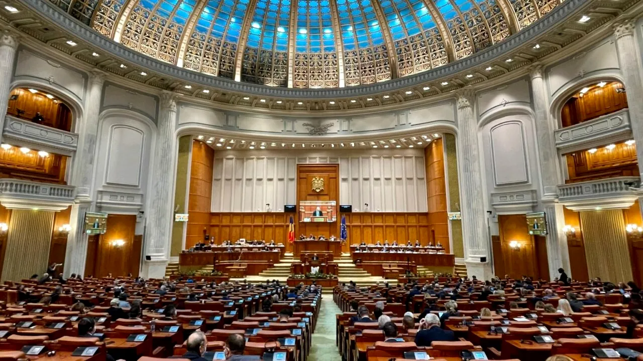 „Execuție” publică în Parlament. Senatorul care a votat pro-Bolojan, exclus din partid