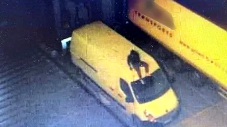 Șase români au spart o fabrică Chanel de lângă Paris, pentru a fura parfumuri dintr-un depozit. În fața anchetatorilor, au spus că aveau nevoie doar de paleții din lemn