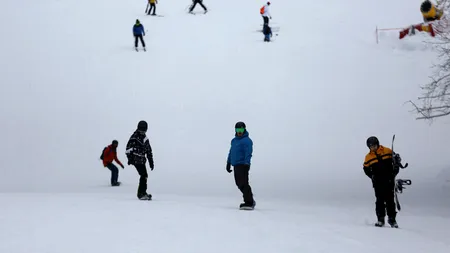 Românii se duc să schieze în Ucraina. Cât costă un sejur la Bukovel