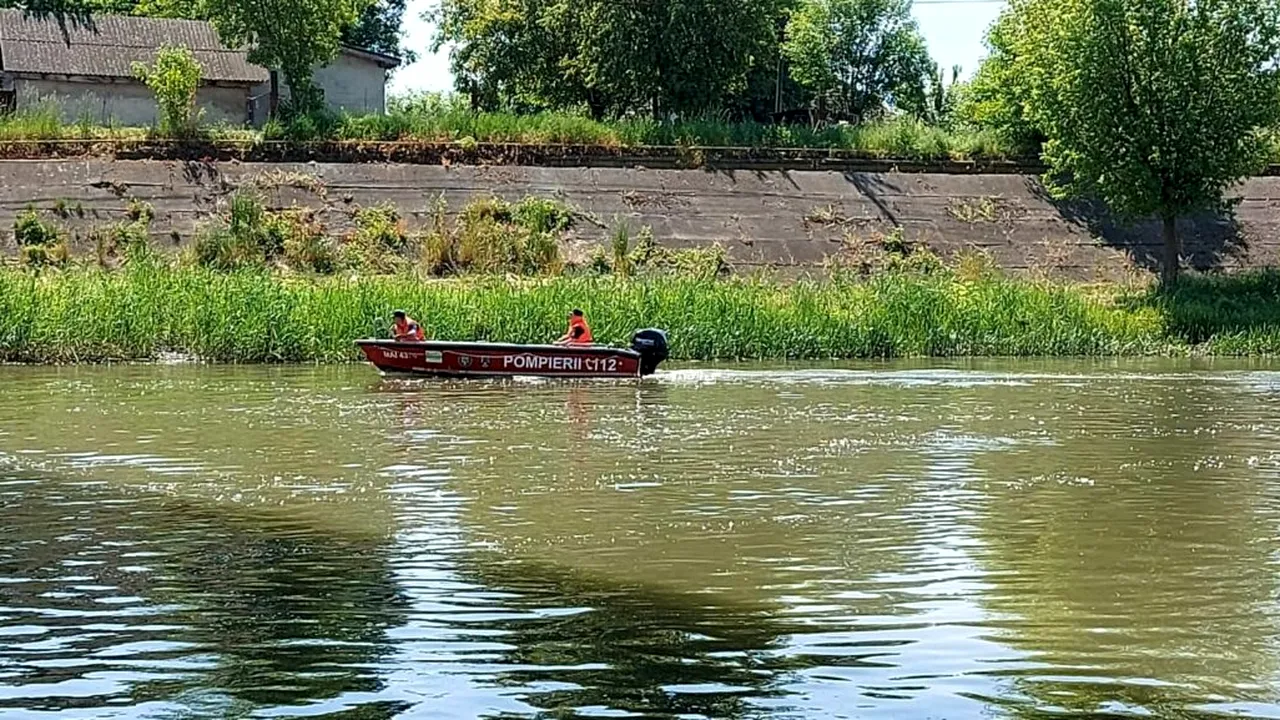 Băiețel de 10 ani, dispărut în apele Crișului Negru, găsit MORT. Copilul a fost căutat cu scafandri, drone și un elicopter