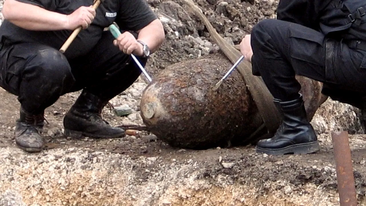 Opt bombe de aviație din cel de-al doilea război mondial, găsite pe șantierul Aeroportului Iași