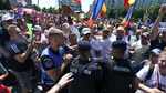 Patru jandarmi au fost agresați fizic la PROTESTUL pentru Călin Georgescu, în Piața Victoriei. Carosabilul pe Bulevardul Kiseleff, blocat