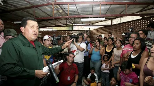 Hugo Chavez se mută la cort, iar victimele inundațiilor din Venezuela vor locui în biroul său prezidențial