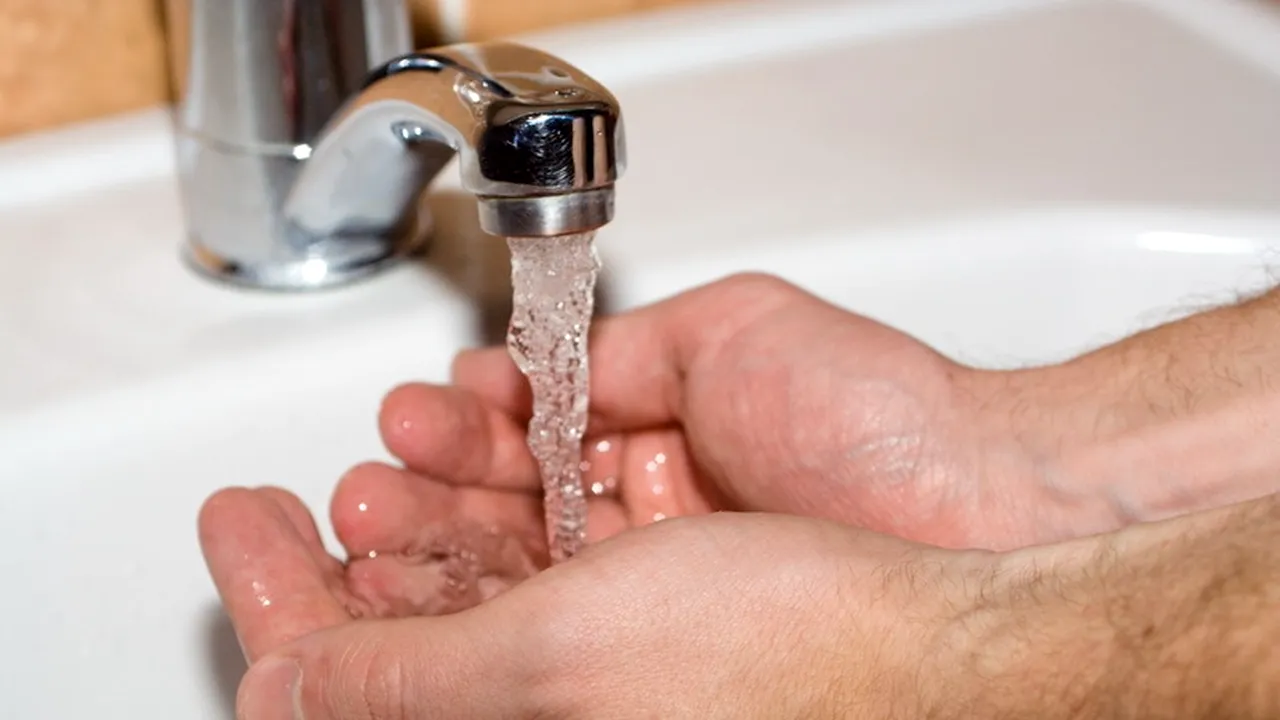 Gălățean amenințat cu debranșarea de la rețeaua de apă pentru o datorie de 3 bani