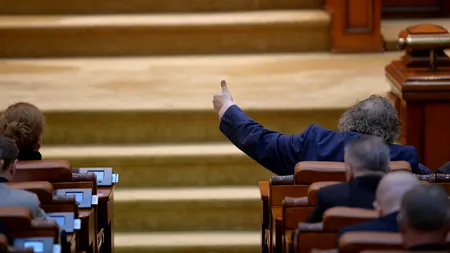 Parlamentarii unui partid vor vota la vedere moțiunea de cenzură