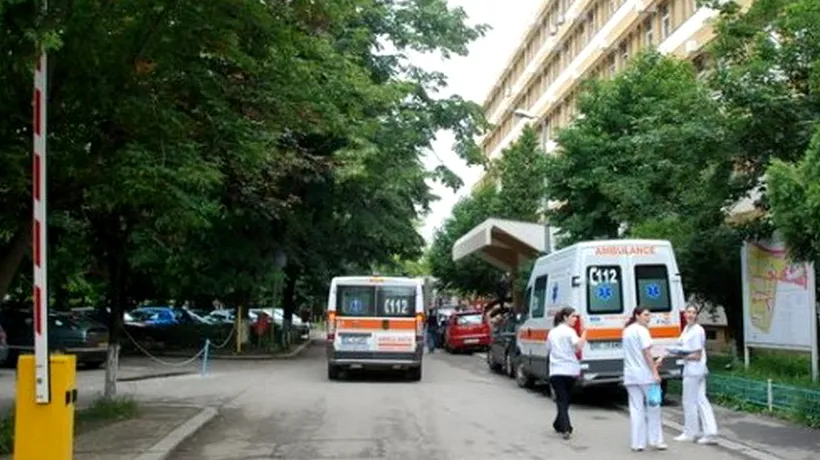 Pacienți de la SJU Bacău, prinși când furau un monitor cardiac de 3.000 de euro și un tub de oxigen