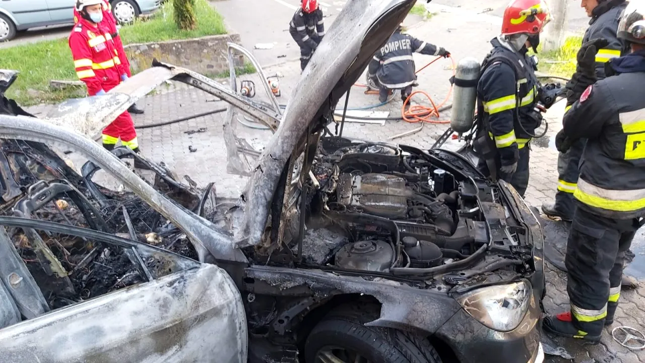 UPDATE | Explozia mașinii din Arad: Primele cercetări exclud ipoteza unui atentat terorist, dar și pe cea a unei explozii întâmplătoare. Ancheta, preluată de PICCJ