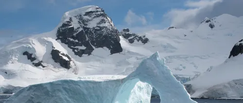 Cercetătorii au descoperit trei canioane vaste sub gheața de la Polul Sud