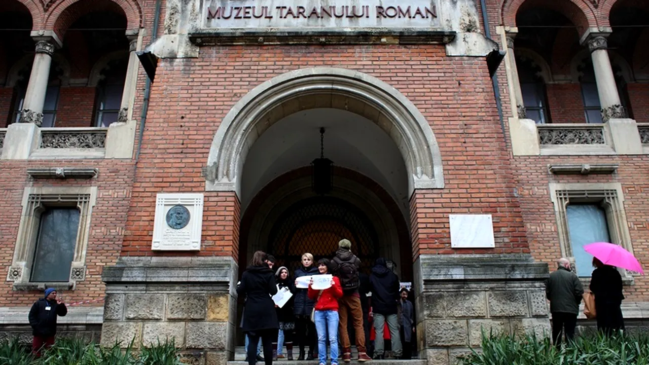 Prima expoziție de fotografie pe hârtie manuală tipărită, la Muzeul Țăranului din București