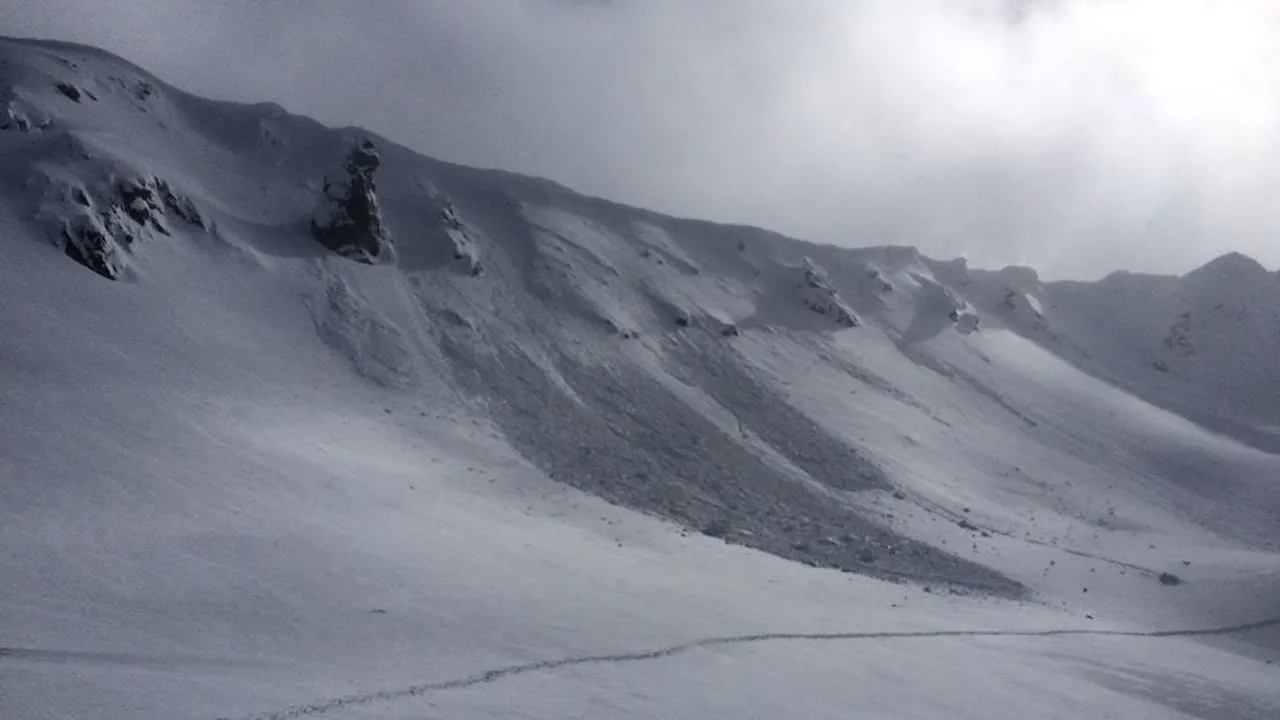 Hunedoara: Risc iminent de avalanşă în Masivul Retezat