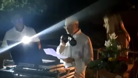 VIDEO. Un bancher italian și-a făcut viitoarea soție de râs, chiar la petrecerea de logodnă, după ce a descoperit că e înșelat: ”Poate să plece cu el”