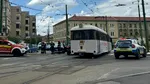 O șoferiță din Timișoara a intrat cu mașina într-un tramvai. Circulația în zona accidentului a fost blocată