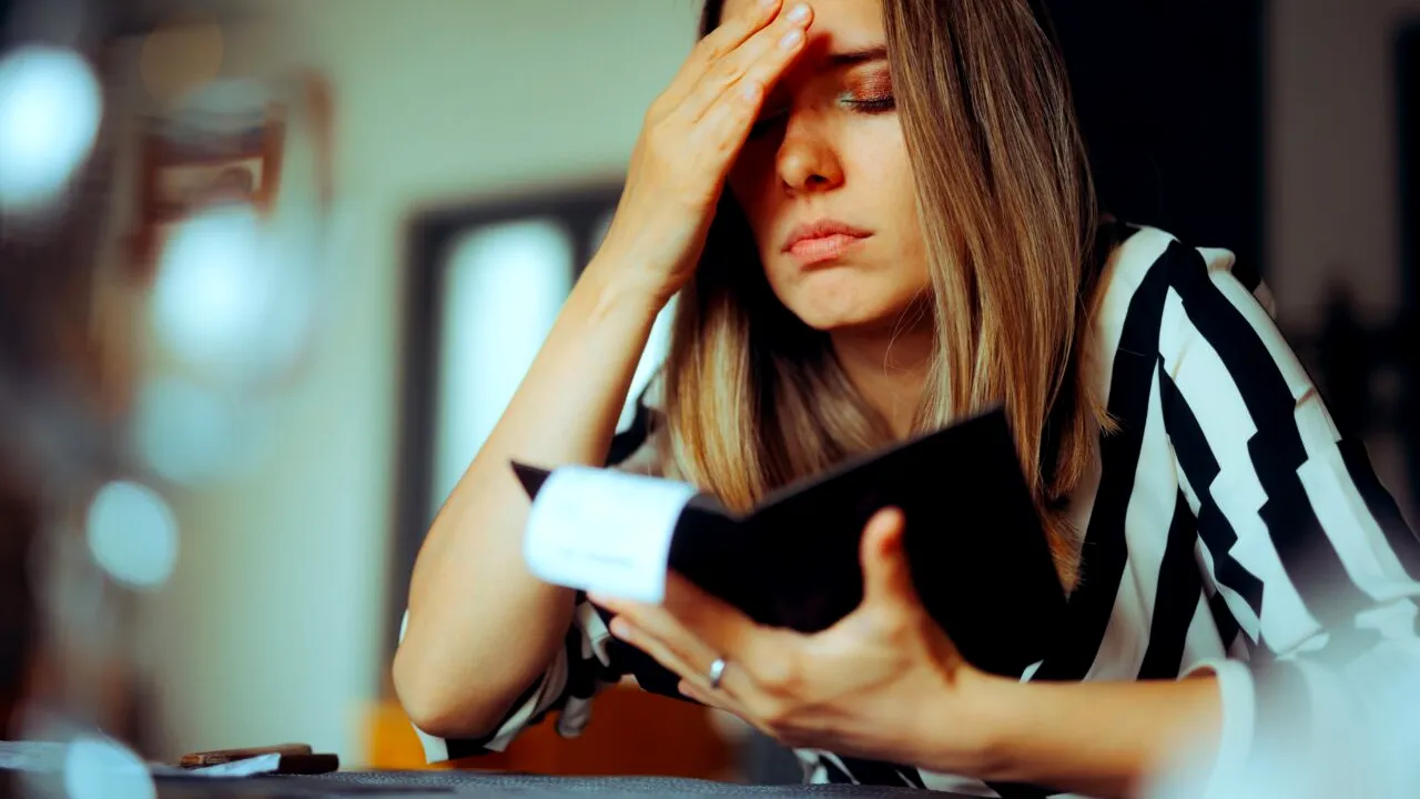 11 turiști români, ACUZAȚI că nu au plătit consumația la o tavernă din Grecia