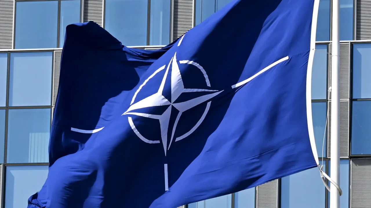 WSJ: Țările NATO accelerează investițiile în producerea de explozibil. O fabrică din Brașov, punct strategic pe harta Alianței Nord Atlantice