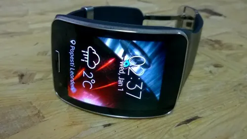 REVIEW Samsung Gear S - un hibrid ceas-telefon cu o interfață de utilizare reușită