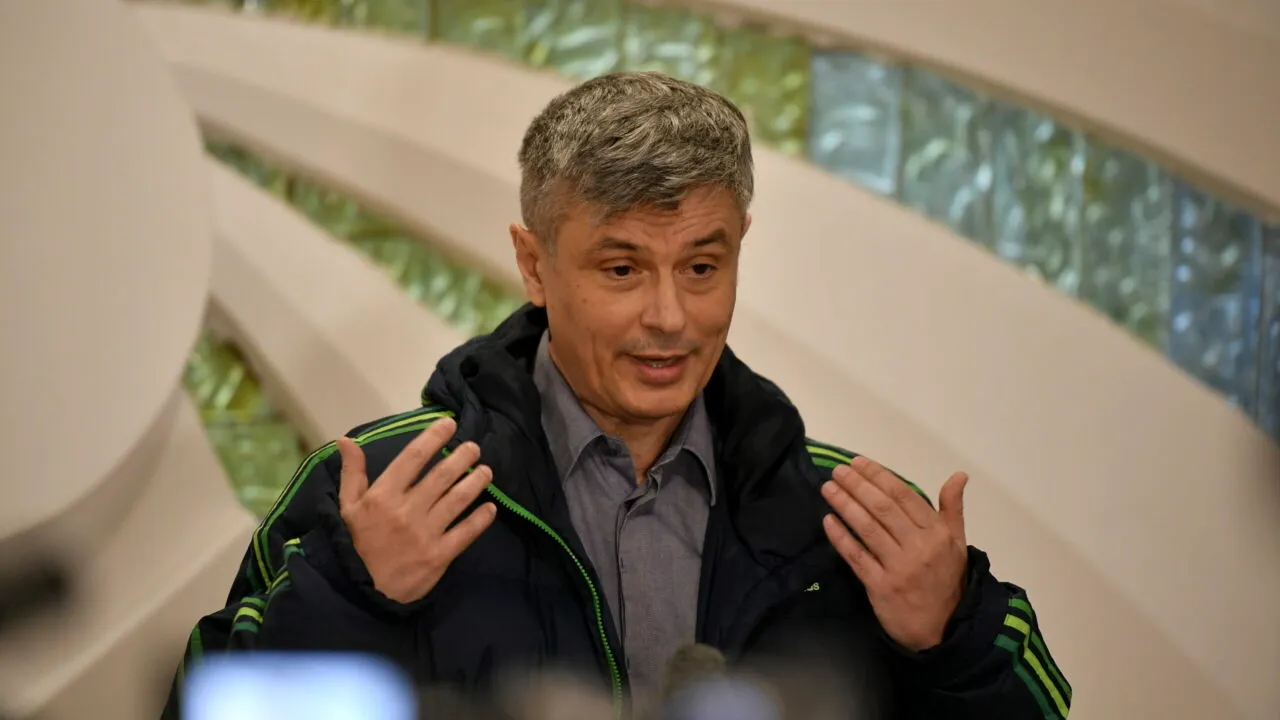 VIDEO | Un lider PNL a găsit mesajul anti-PSD pentru campanie: Un partid care înfige cuțitul pe la spate nu e onest