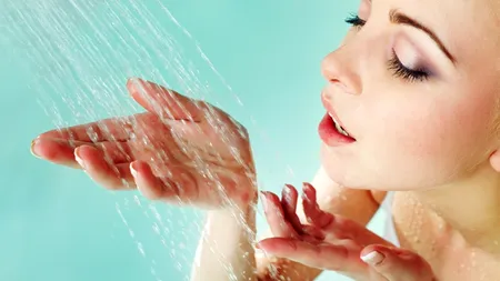 Dermatologii au descoperit că acesta esta felul corect în care trebuie să faci duș