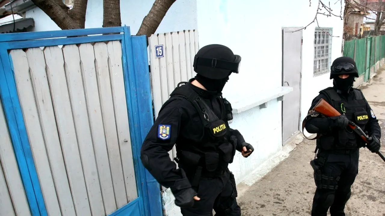 DESCINDERI ÎN TIMIȘ. Sunt vizate persoane suspectate că fac parte dintr-o grupare de furt de cereale