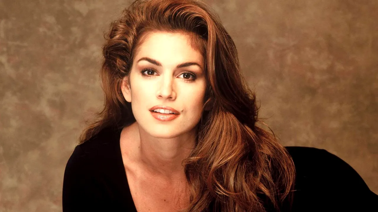 Supermodelul Cindy Crawford, fără Photoshop, la 53 de ani
