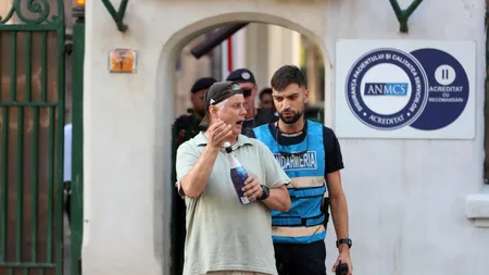 Marian Ceaușescu a deschis șampania după moartea lui Ion ILIESCU, în fața spitalului, unde a fost internat: