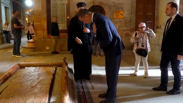 Imagini cu Sorin Grindeanu de la Mormântul Sfânt și Zidul Plângerii din Ierusalim: „Credința este adevăratul fundament al vieții”