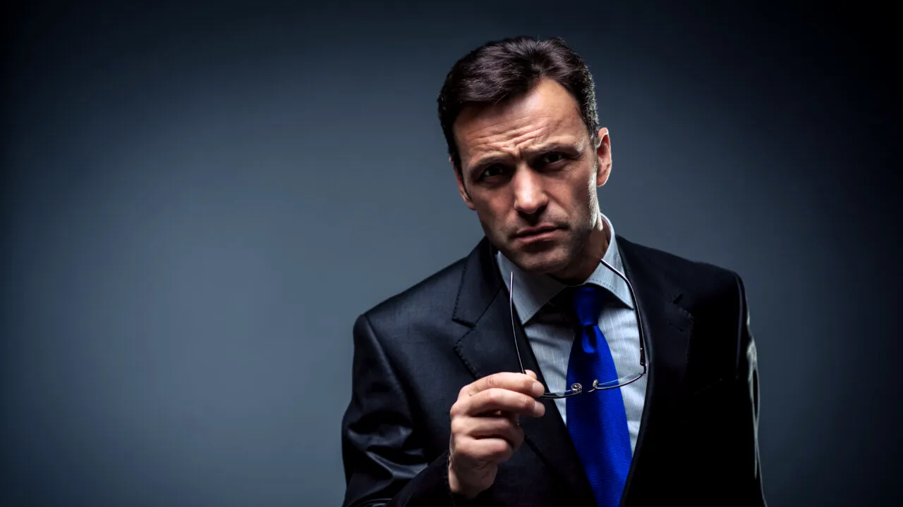 Cine ar fi fost primul „psihopat corporatist” documentat istoric: În 1629, acest lider a ucis 100 de naufragiați pe o insulă pustie, pentru a economisi hrana și apa