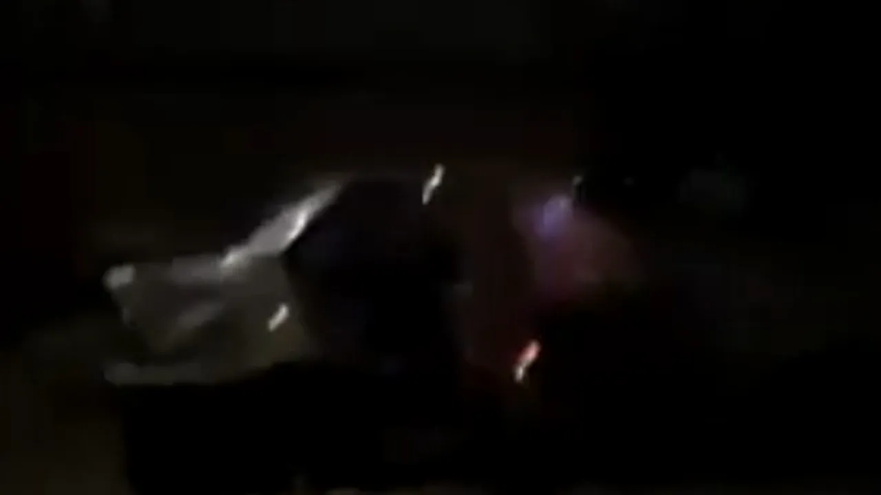 Un tânăr din Brăila și-a incendiat BMW-ul. „Am făcut un foc de tabără, mi-am dat foc la mașină că m-am plictisit de ea