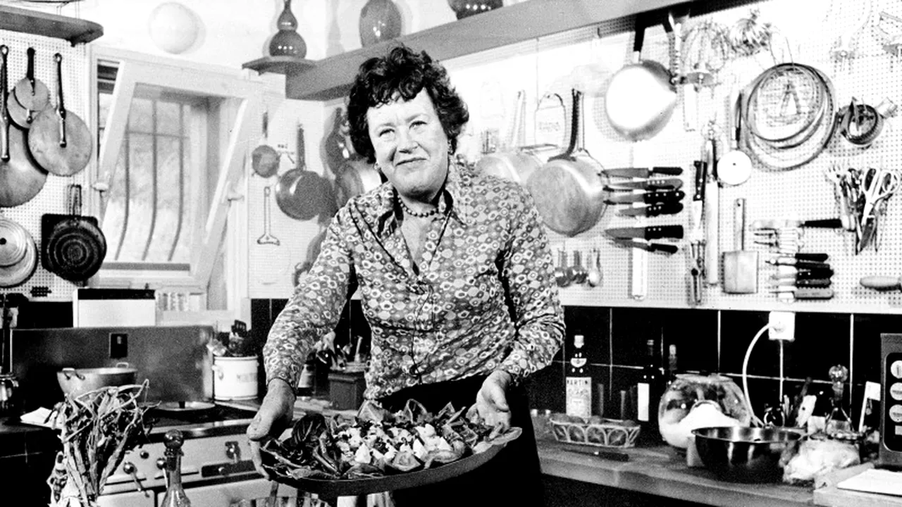 GOOGLE DOODLE o sărbătorește miercuri pe JULIA CHILD. Cum a interpretat-o Meryl Streep în 