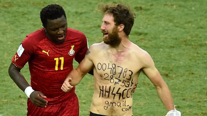 FIFA ar putea deschide o anchetă după ce un presupus neonazist a intrat pe teren la Germania-Ghana. Care a fost mesajul suporterului