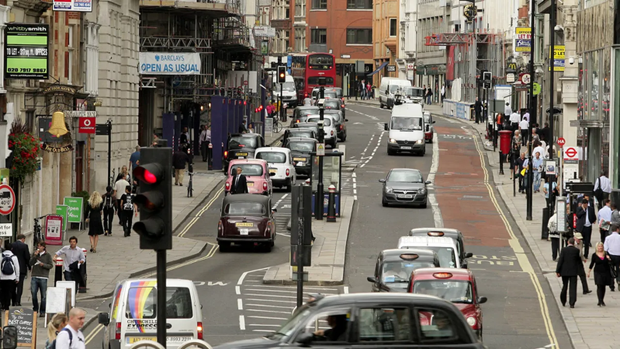 Peste jumătate dintre gospodăriile britanice întâmpină dificultăți la plata facturilor