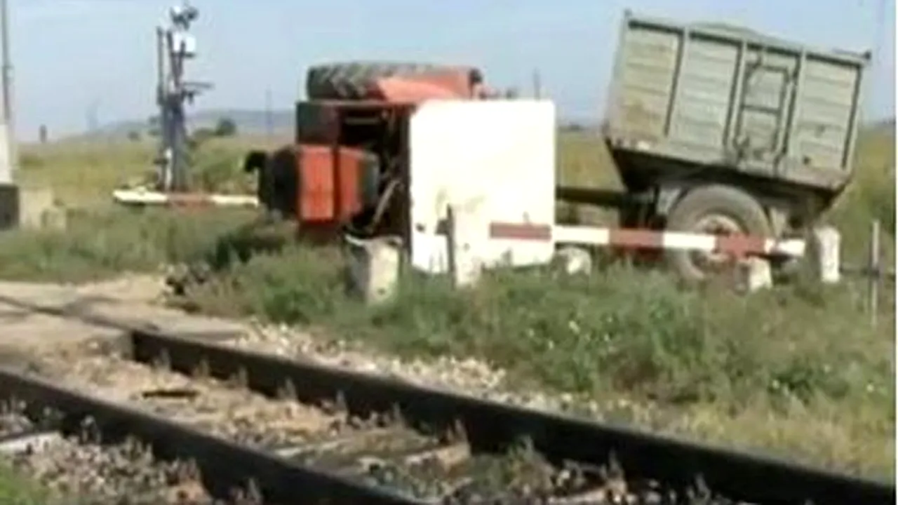 ACCIDENT GRAV în Covasna. Opt oameni au murit după ce un tren a spulberat remorca în care se aflau