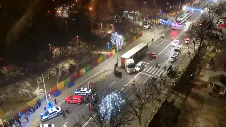 Un copil de 11 ani a sfârșit sub roțile unui TIR, după ce a fost lovit de două mașini. Tragedia a avut loc pe o trecere de pietoni din sectorul 4