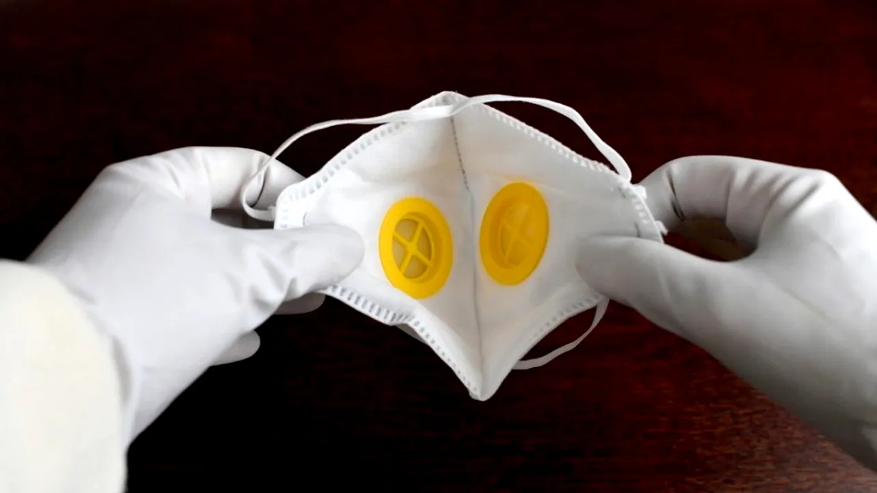 CAZ ȘOCANT. Un bărbat din Suceava s-a sinucis pe stradă, purtând echipament de protecție. Oamenii care l-au găsit au crezut că se roagă