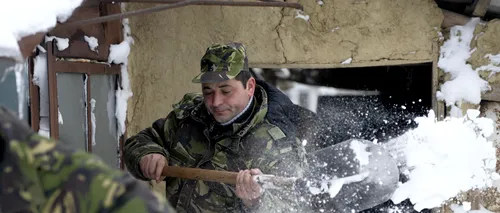 Militarii intervin în continuare în zonele afectate de ninsori și viscol