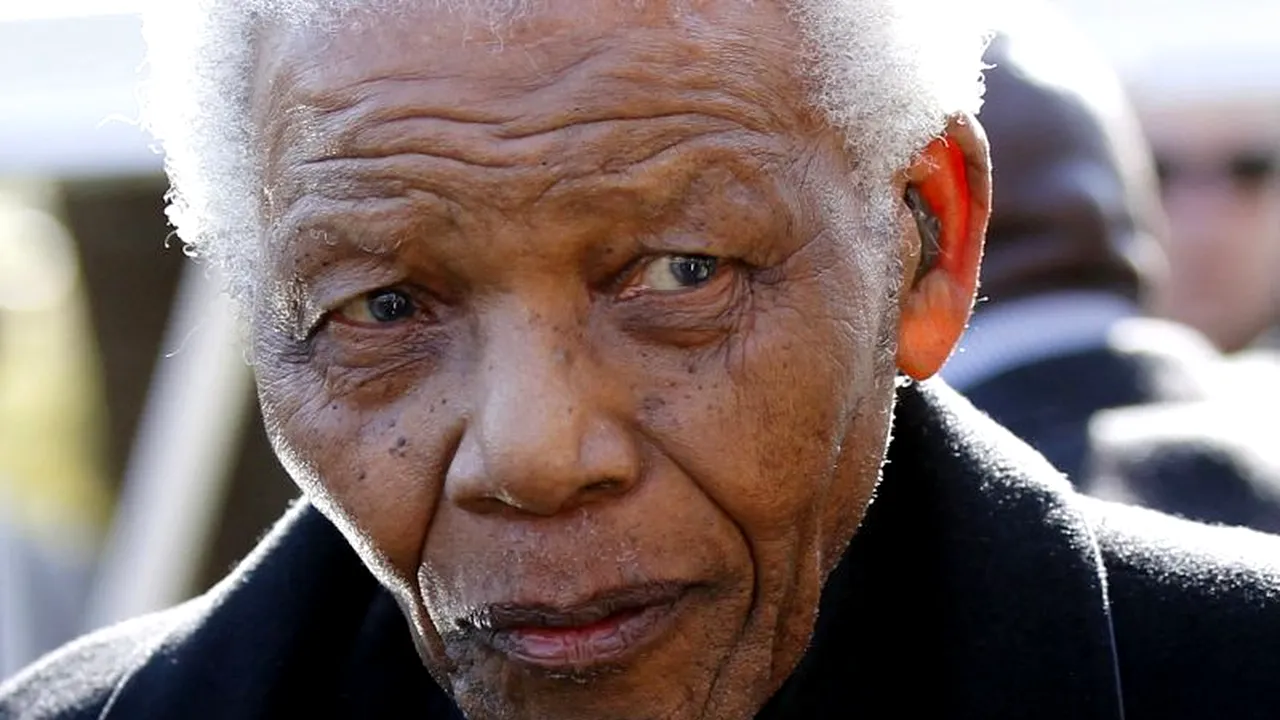 NELSON MANDELA A MURIT. 