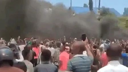 HAOSUL a pus stăpânire pe Tanzania. Proteste violente au izbucnit chiar în ziua alegerilor. Aeroporturi luate cu asalt şi secţii de votare incendiate