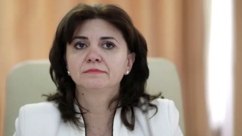 Monica Anisie, ministrul Educației, criticată și claxonată la ieșirea de la vot