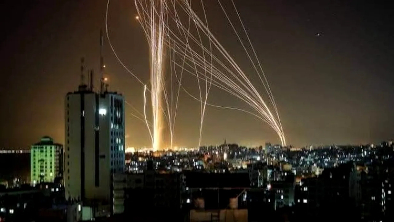 RĂZBOI ÎN ORIENTUL MIJLOCIU. Israelul a pus la pământ o clădire Hamas din Gaza / Ripostă palestiniană: ploaie de rachete asupra Tel Avivului (GALERIE FOTO&VIDEO)