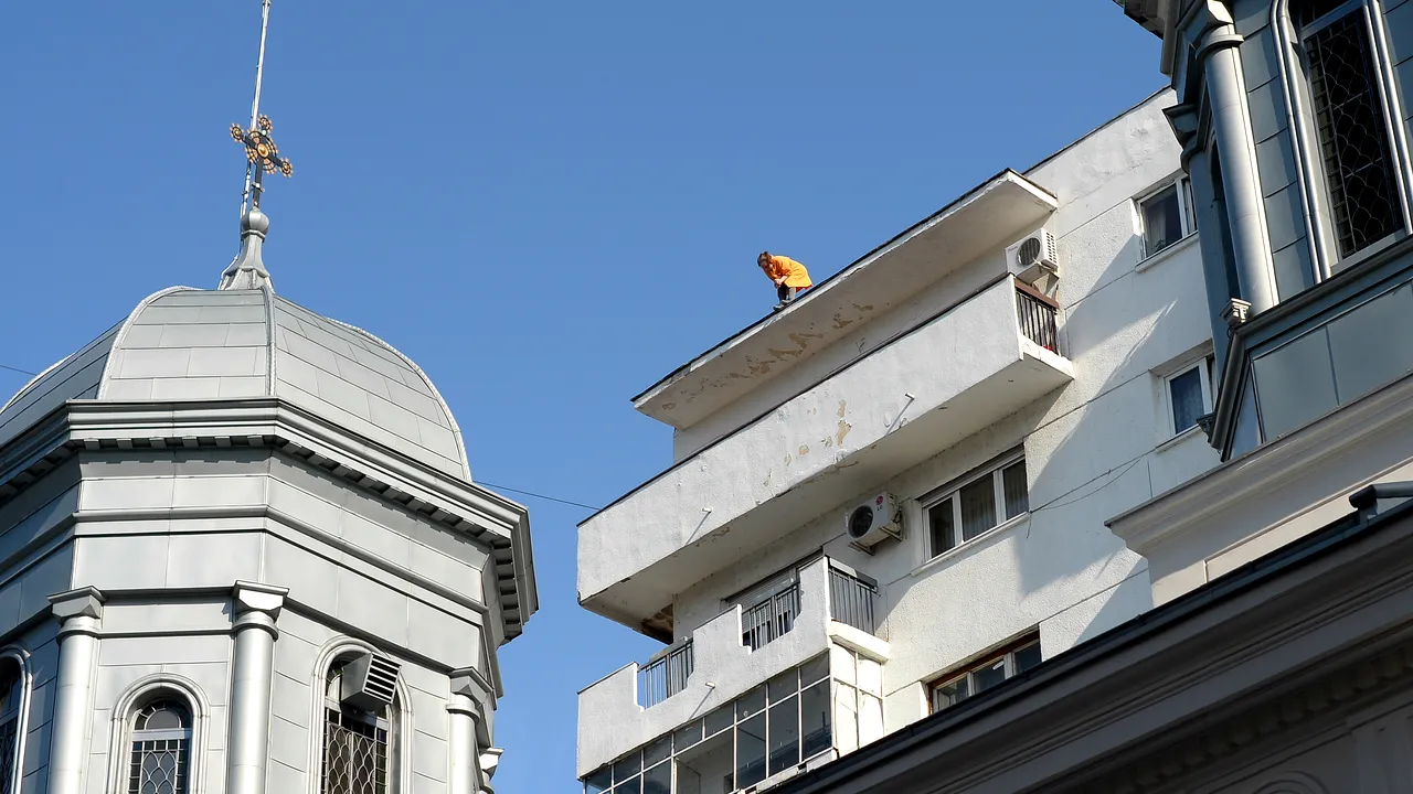 De ce nu a fost umflată o saltea, în cazul femeii care s-a sinucis sărind de pe un bloc din București. Explicațiile lui Raed Arafat