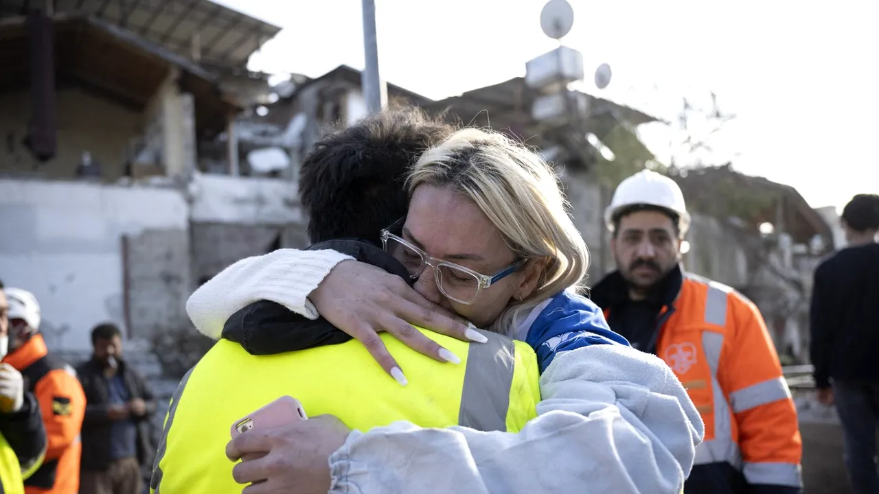 Detalii INFERNALE din iadul lăsat de cutremure în Turcia. ”Pe stradă nu vezi nimic altceva decât mormane de moloz, sânge și miroase îngrozitor a cadavre”