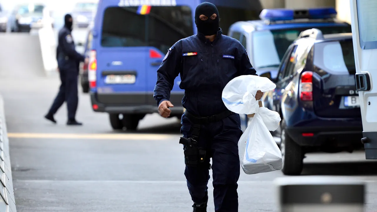 Mascații au mers la Operă. Directorul Răzvan Dincă, cap de afiș