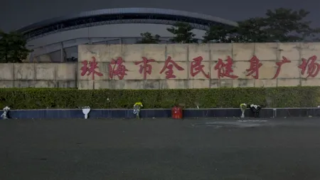 Zeci de morți și răniți după ce șoferul unui SUV a INTRAT în mulțimea adunată pe un stadion în China