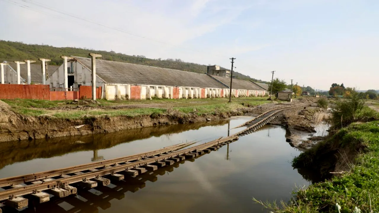 Ciprian Șerban salvează comunitatea din Galați. Ministrul pornește lucrările la calea ferată distrusă de INUNDAȚIILE din 2024