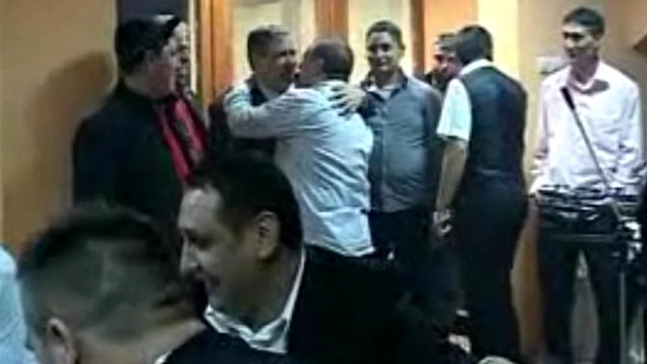 SPUNE ȘI TU ce știi despre FRĂȚIA MANELELOR: clanurile mafiote de la tine din oraș