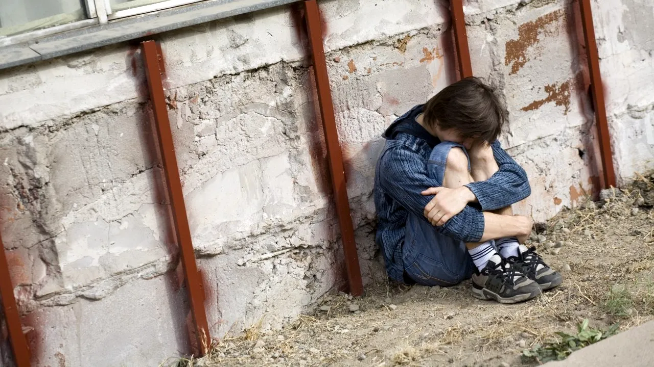 Fenomenul care îi îngrozește pe părinți în pandemie: Tot mai mulți copii fug de casă / Explicațiile unui psiholog